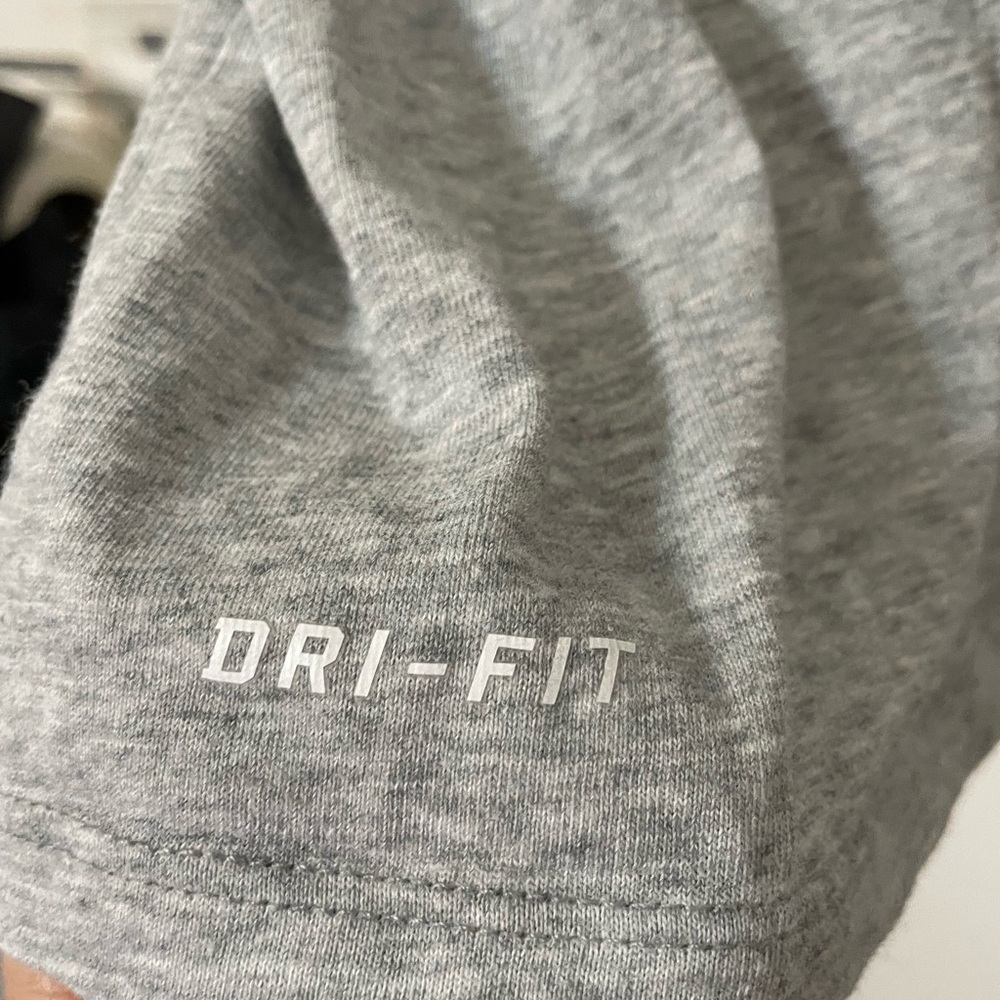 The Nike Tee Dri Fit Athletic Cut Short sleeve Gray Classic T Shirt swoosh Logo - Picture 4 of 5